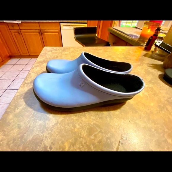 🌲HOST PICK🌲 Sloggers Light Blue Rubber Mules Size Size 9 - Picture 4 of 7